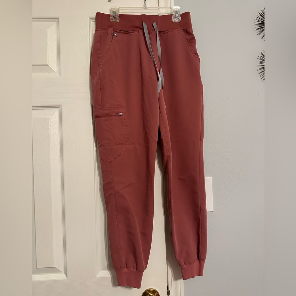 Figs women’s Zamora Mauve high waisted Jogger scrub pants